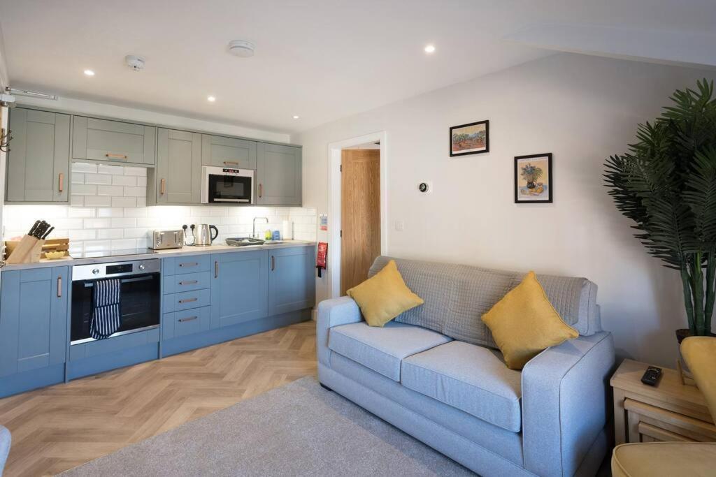 Lettered Board Apartments 1, 2 & 3 Pickering Esterno foto