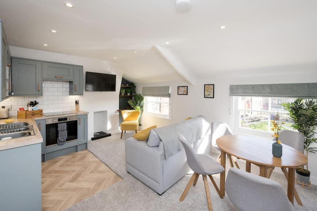 Lettered Board Apartments 1, 2 & 3 Pickering Esterno foto
