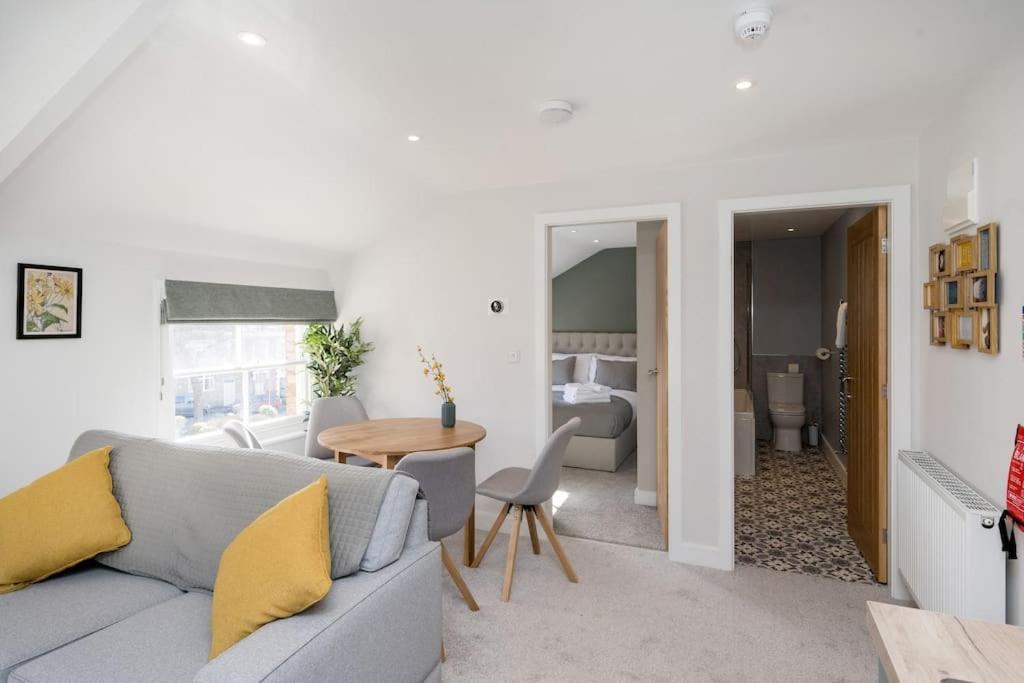 Lettered Board Apartments 1, 2 & 3 Pickering Esterno foto