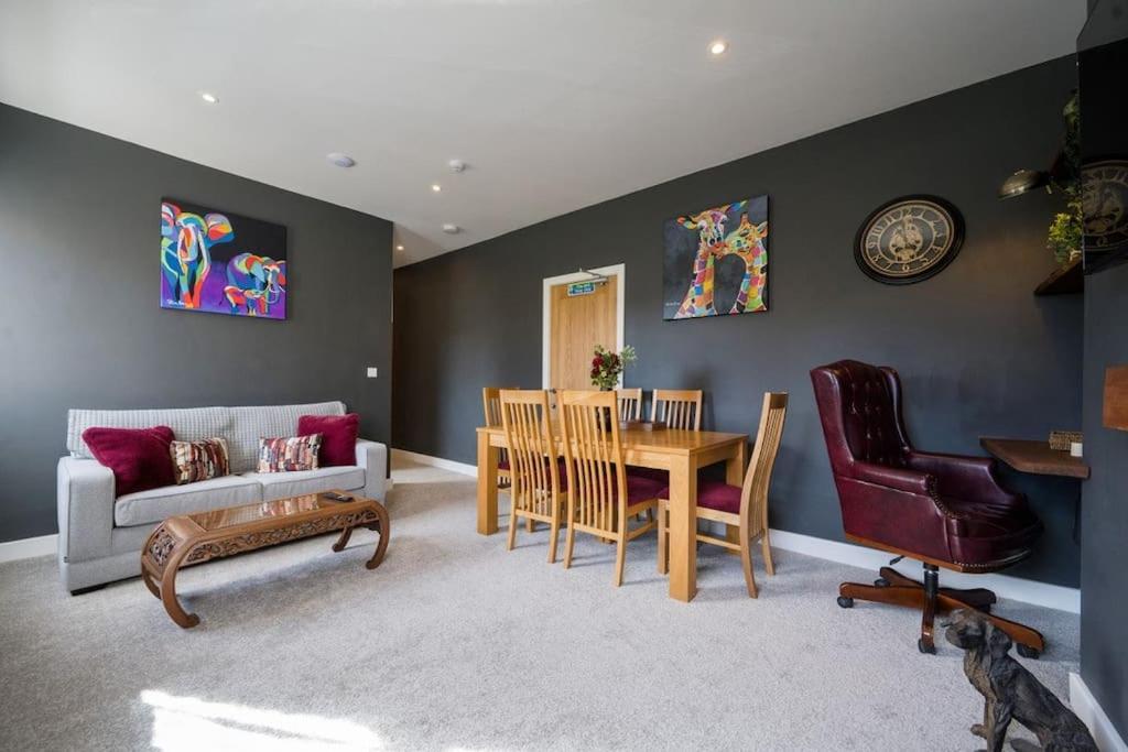 Lettered Board Apartments 1, 2 & 3 Pickering Esterno foto