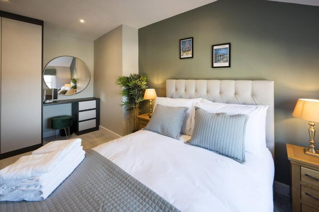 Lettered Board Apartments 1, 2 & 3 Pickering Esterno foto